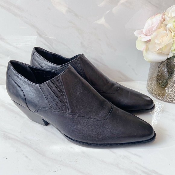 NWOT - Vince Pointed Toe Heel Bootie Eagan Ankle Boot Black - Picture 2 of 6